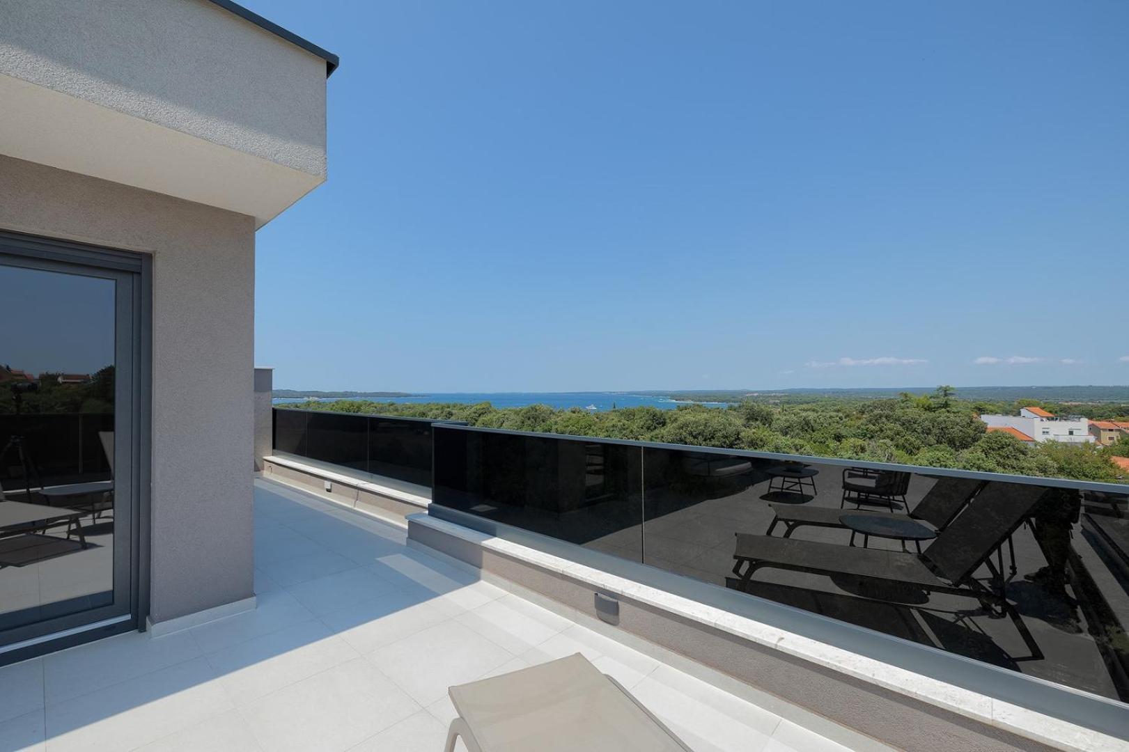 Loreta With Sea View